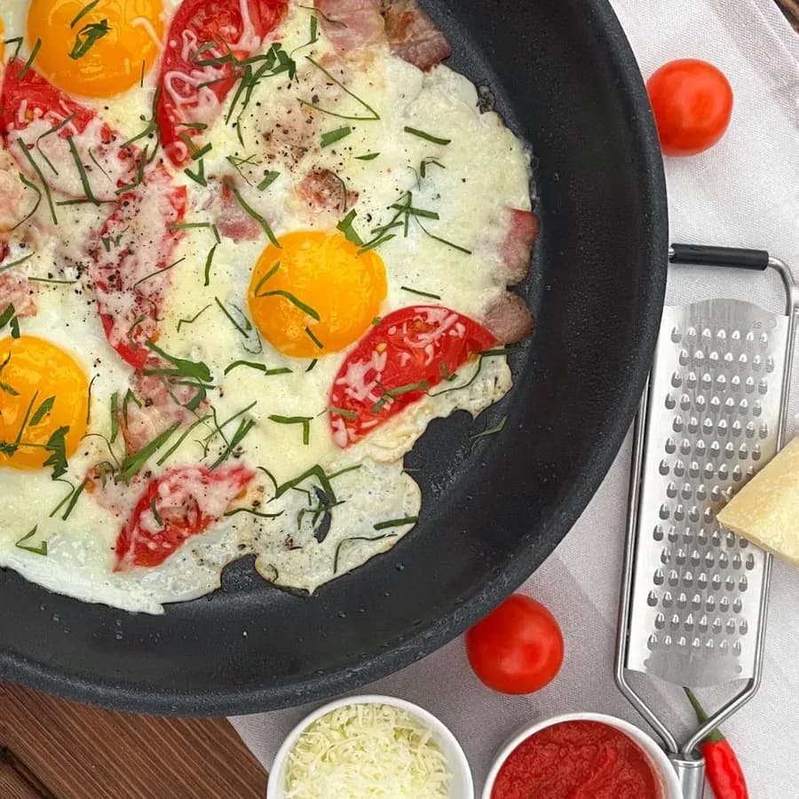 Глазунья с беконом, томатами и сыром 280гр
